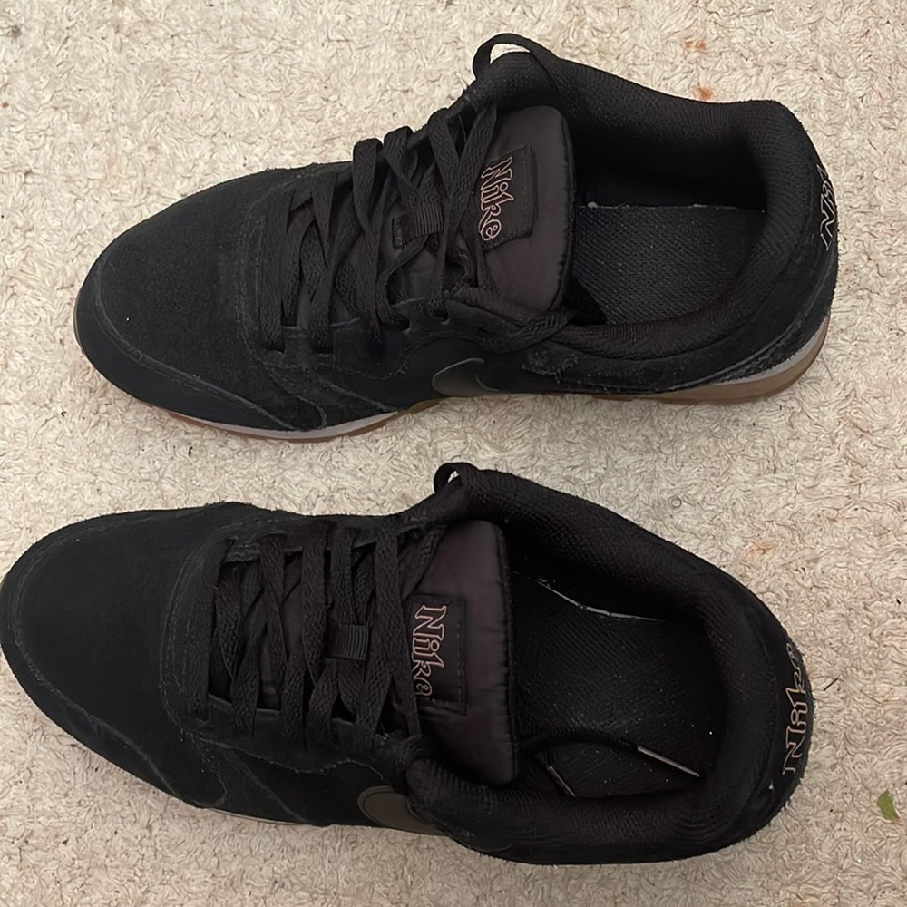 Nike low top mid runner II SE